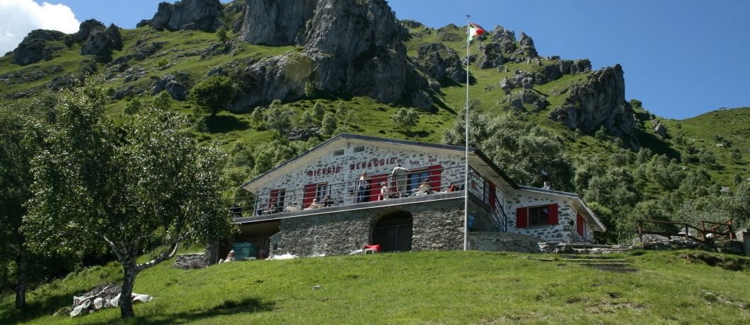 Lake Como hiking rifugio menaggio