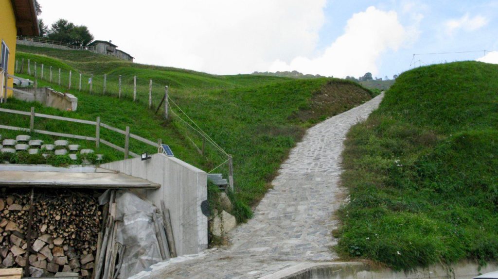 Lake Como hiking towards San Lucio