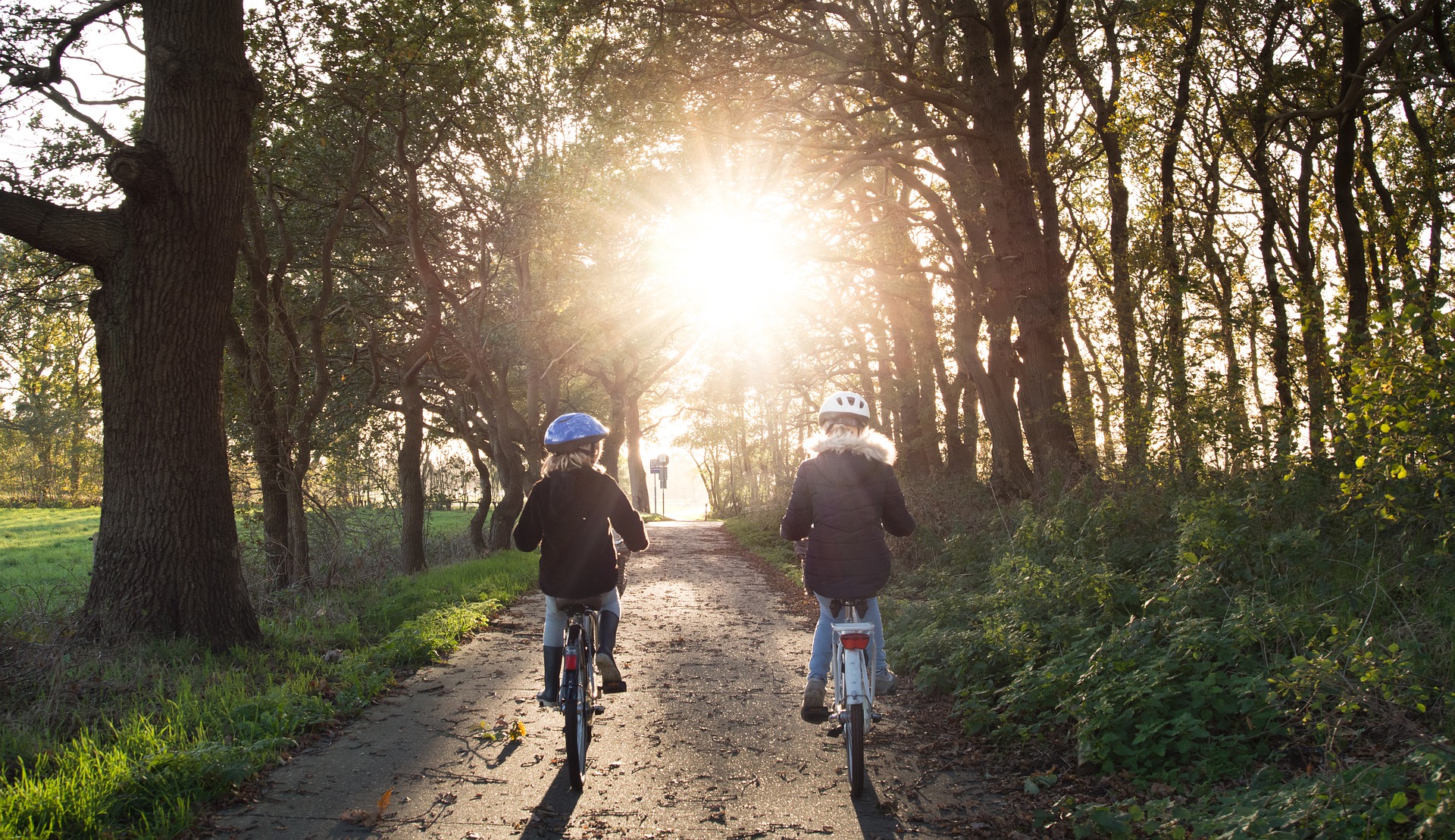 lake como cycling path