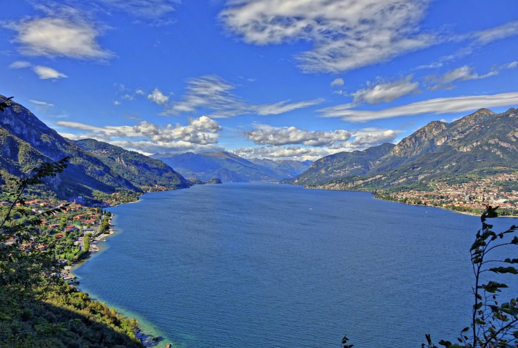 lake como cycling lake view