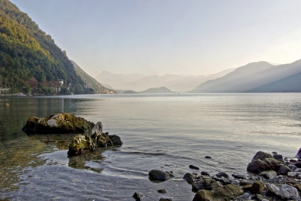 picture of Lake Como andscape